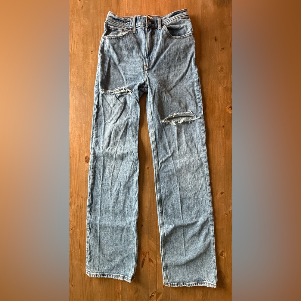 Abercrombie & Fitch The 90s Relaxed Jean High Rise - Destroy Light/Medium Blue